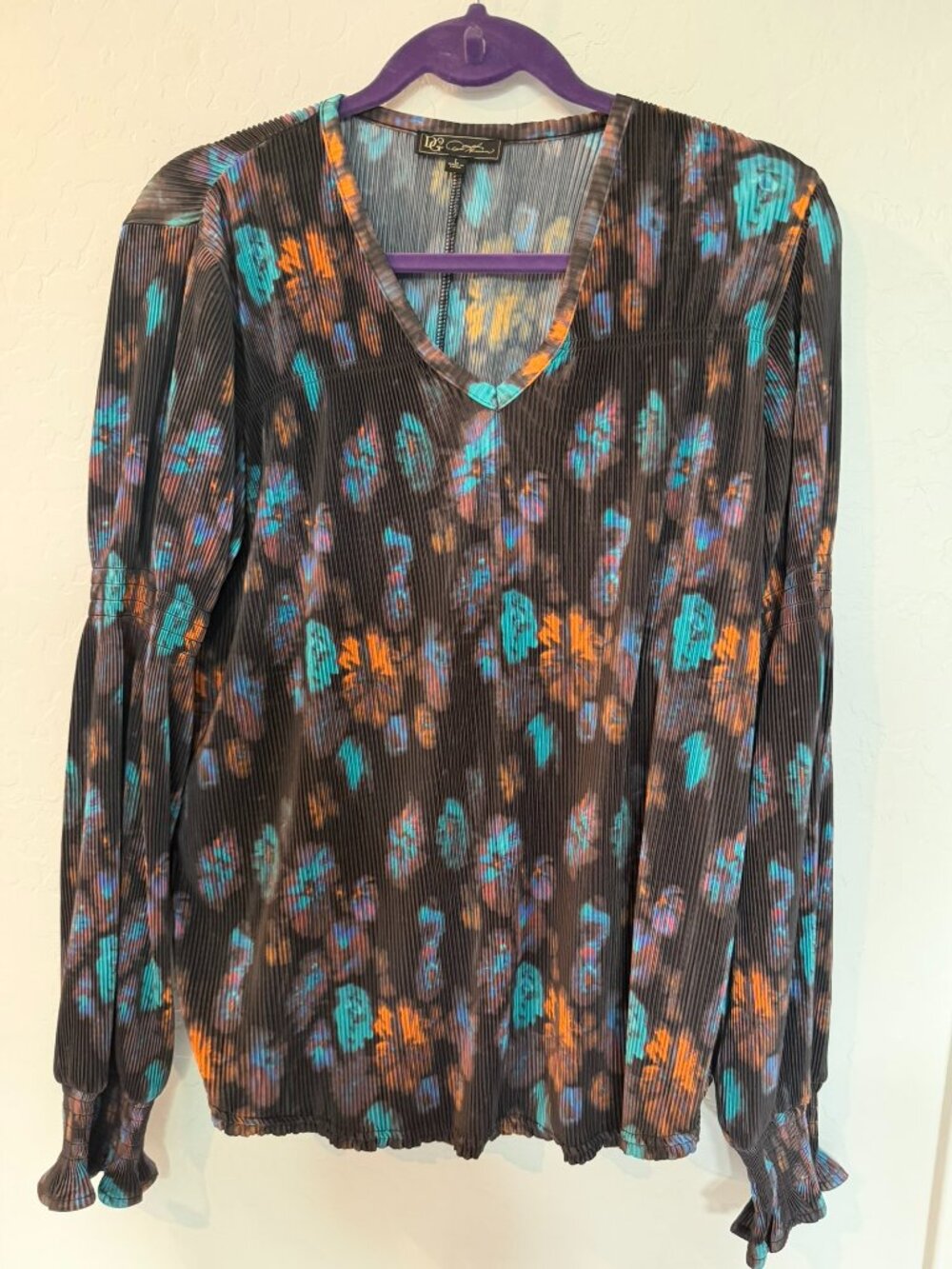 DG2 by Diane Gilman Pleated Floral Blouse Size Large | V-Neck Smocked Sleeve Top